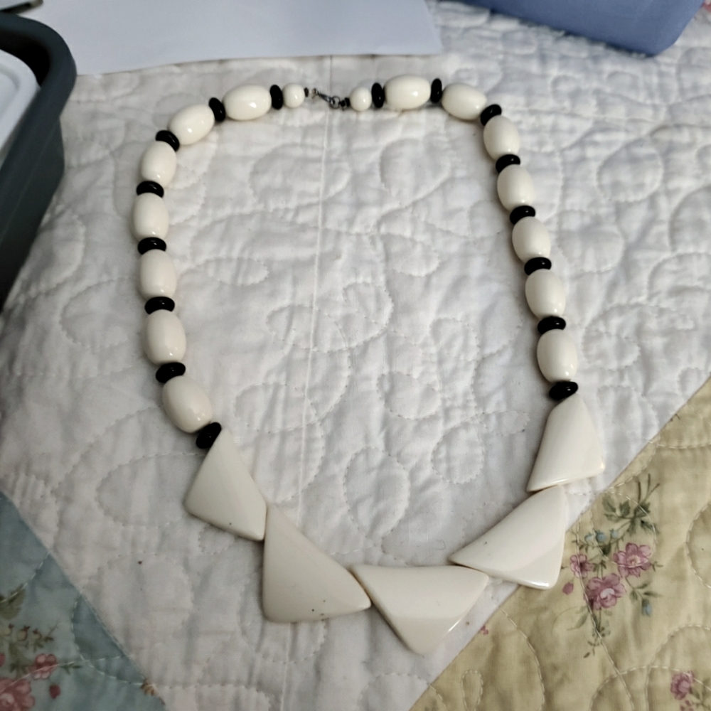 Vintage 80s style choker
